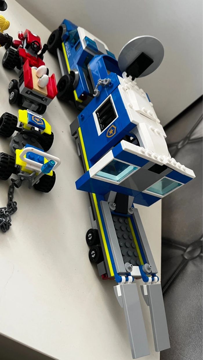 Lego City 60315 le camion de commandement mobile de la police - photo numéro 9