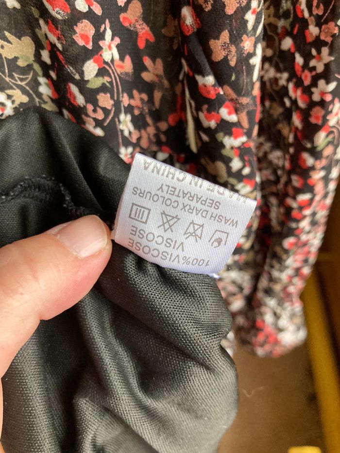 Superbe robe Vintage années 80 entièrement doublée manches longues petites fleurs et noeud au col - photo numéro 13