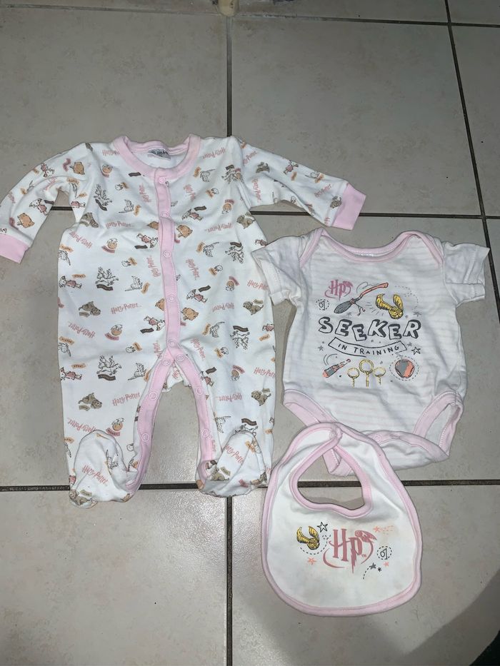 Ensemble pyjama body bavoir 3-6 mois