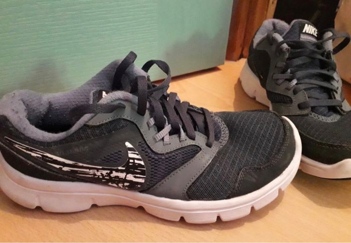 Baskets Nike Flex Expérience R3 gris en 36