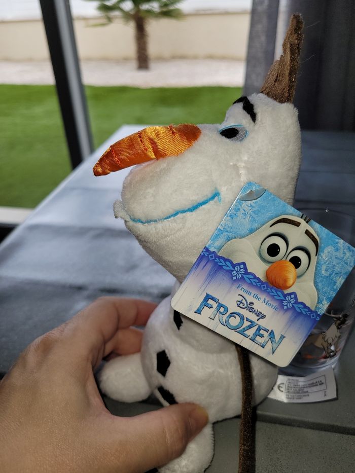 Neuve avec étiquette peluche olaf la reine des neiges