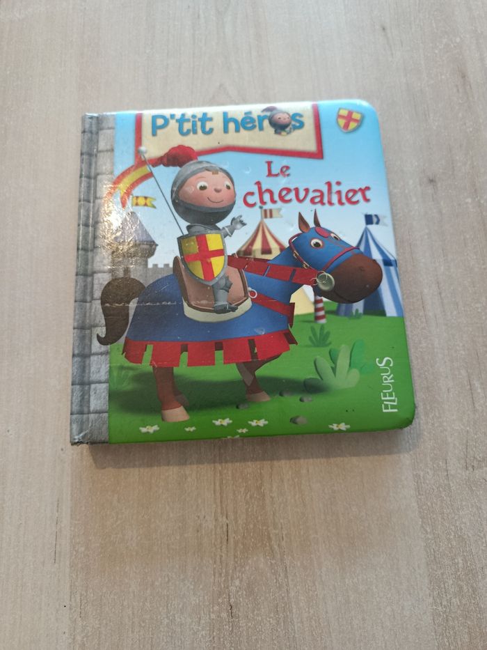 Livre petit héros le chevalier