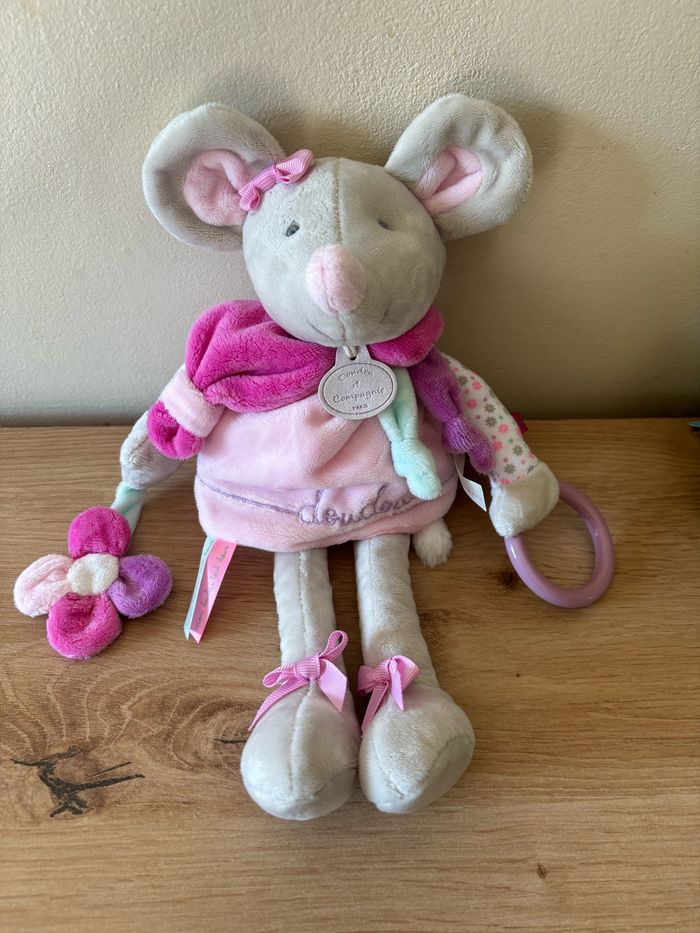 Doudou pantin eveil souris rose pearly doudou et compagnie