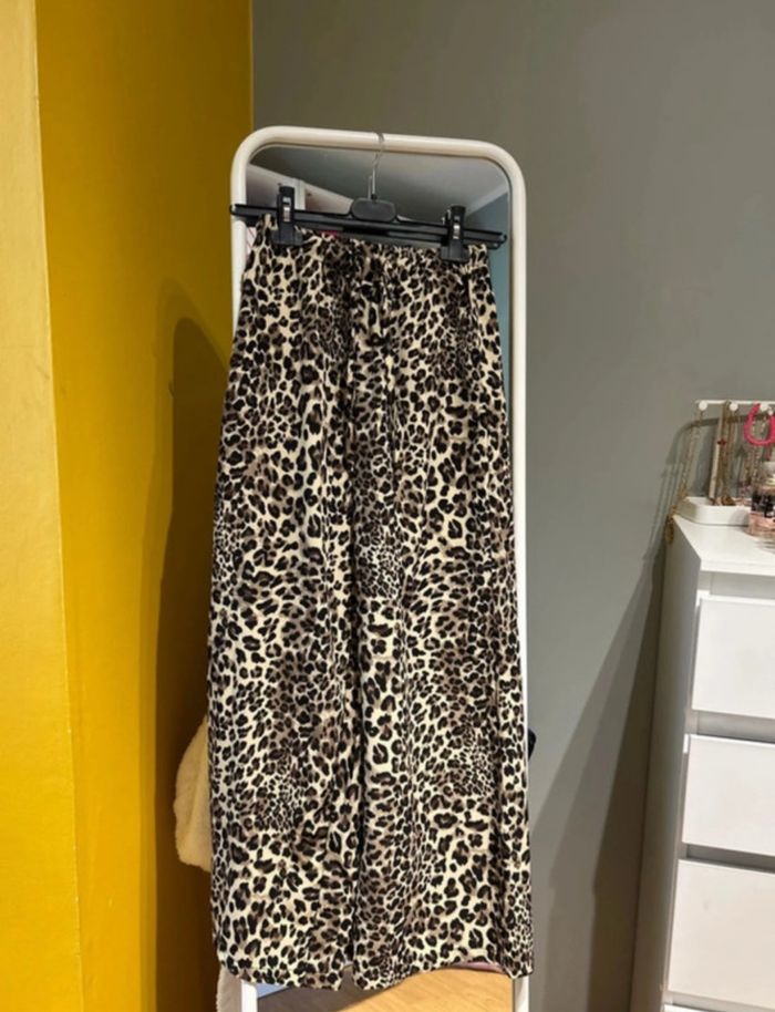 Pantalon à motif léopard