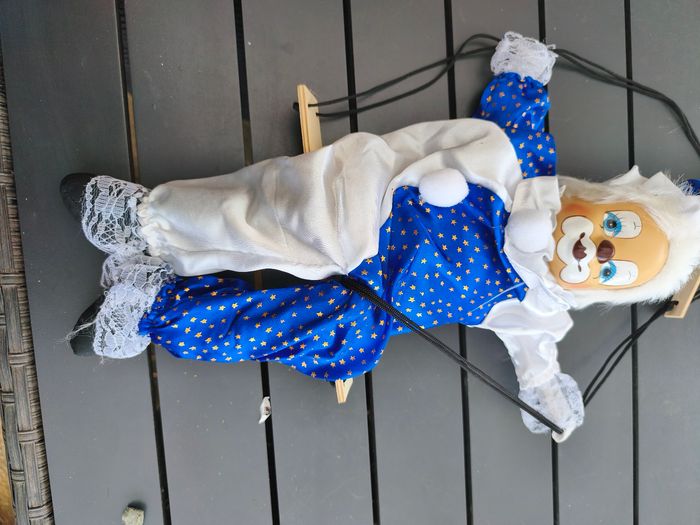 Clown sur balançoire - photo numéro 4