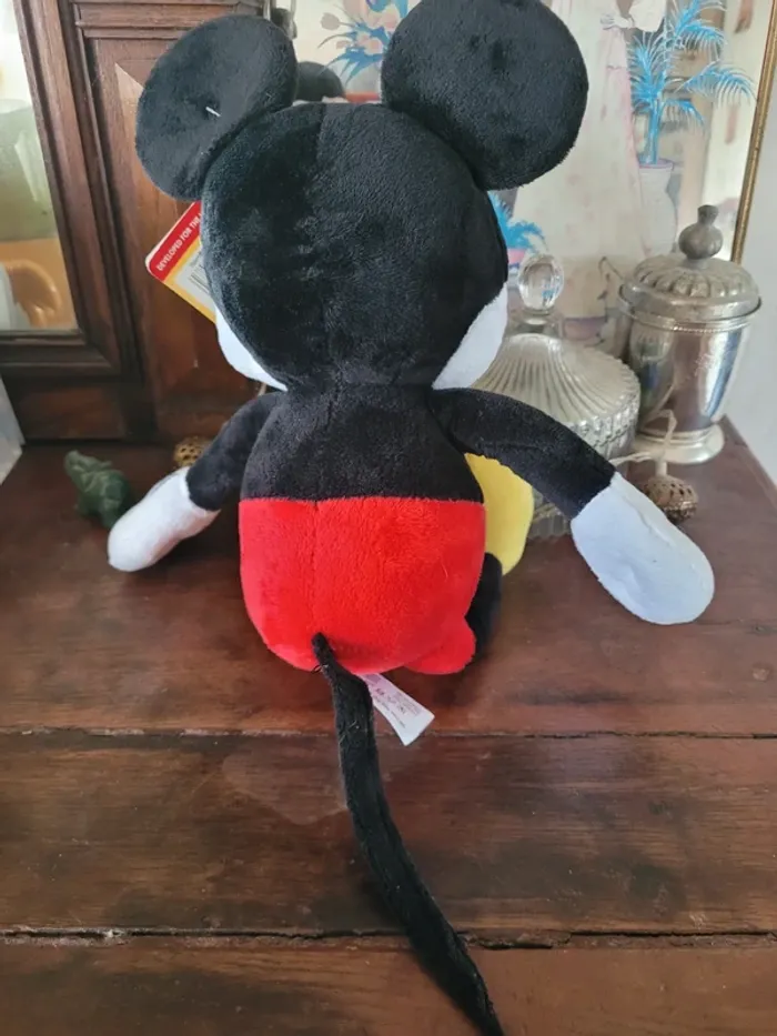 Vends peluche 90 ans de mickey disney - photo numéro 2