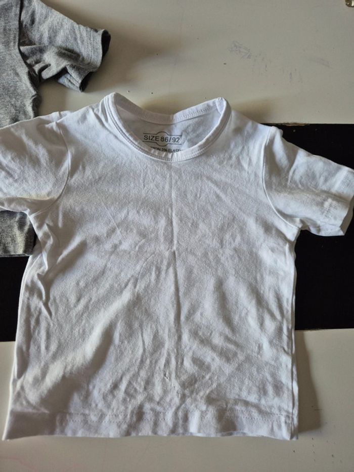 Lot 2 t shirt demis manche - photo numéro 2