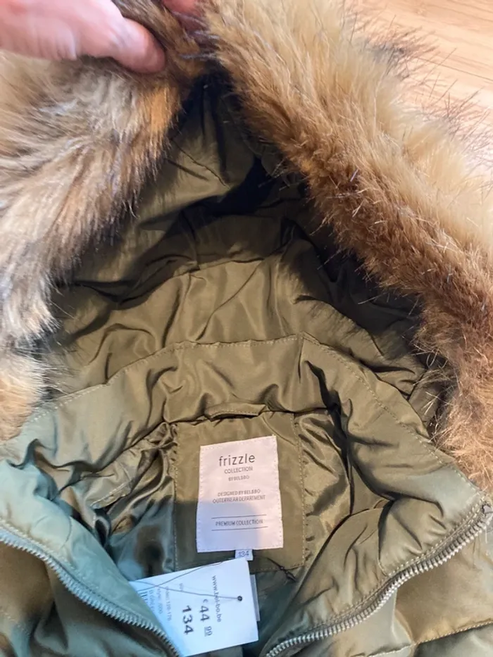 6 ans - Veste doudoune toute neuve avec étiquette - taille bien correctement - photo numéro 4