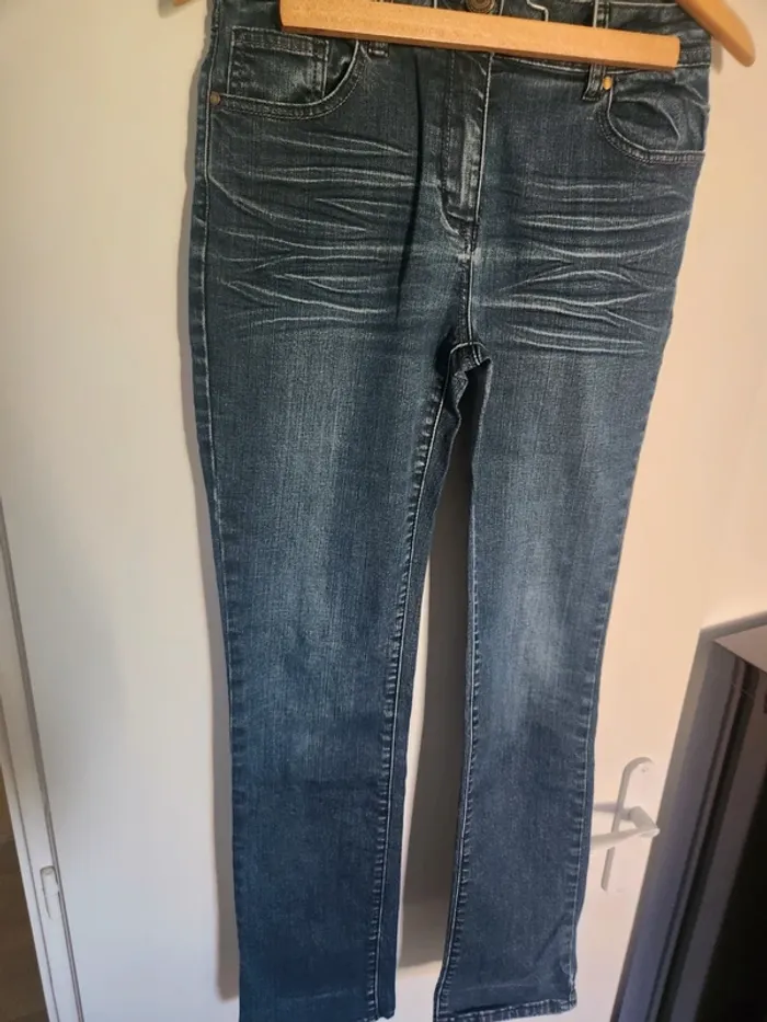 Jean bleu foncé coupe droite Jacque Riu taille 40