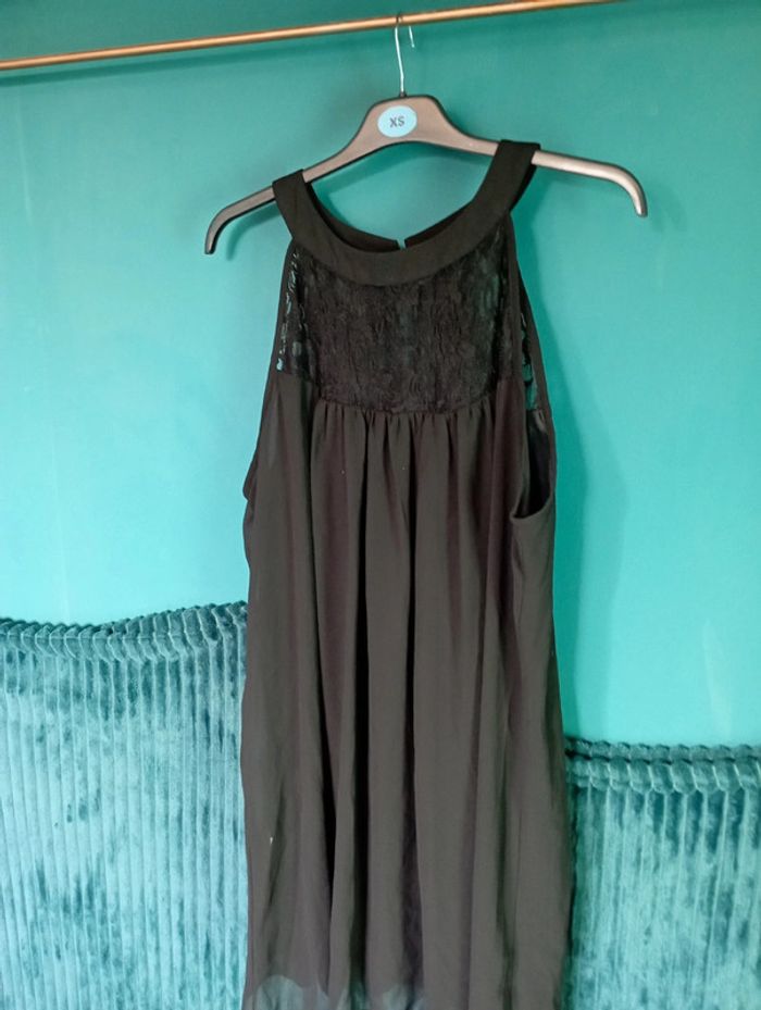 Robe voile et dentelle noire