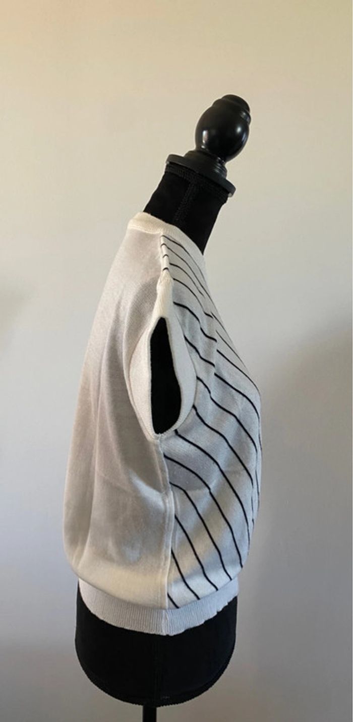 Tee shirt débardeur vintage en maille blanc avec rayures asymétriques noires taille S - photo numéro 6