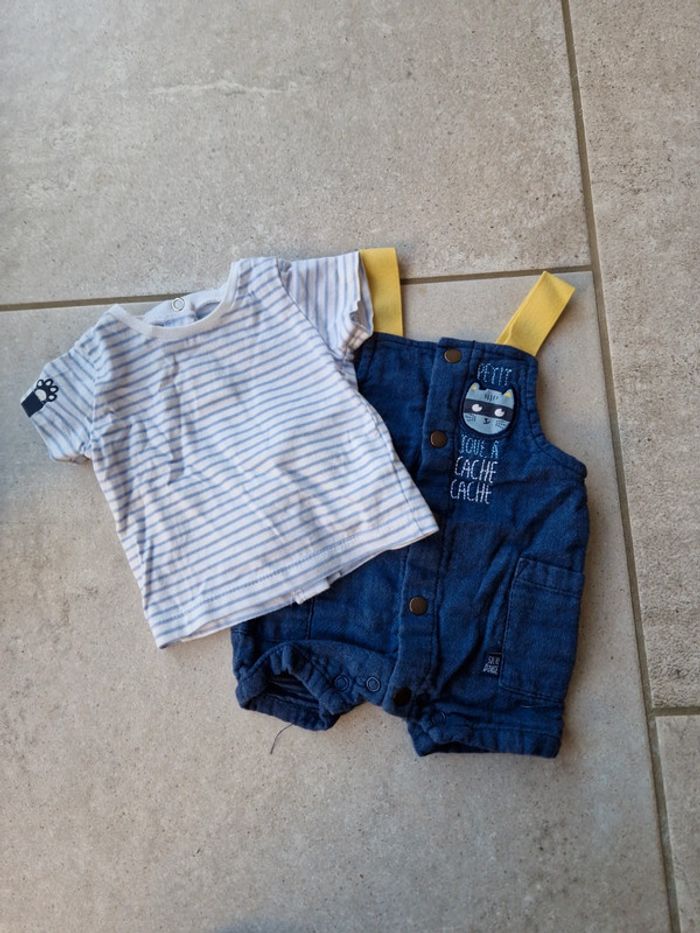 Salopette short et tee-shirt 1 mois - photo numéro 2