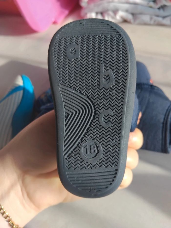 Lot chaussons bébé taille 18 - photo numéro 7