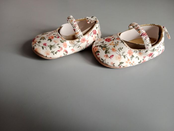 Chaussures fleuries liberty neuves bébé 6mois - photo numéro 4