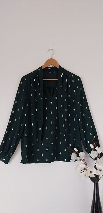 Jolie blouse vert sapin motifs dorés