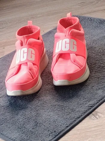 basket UGG rose T39