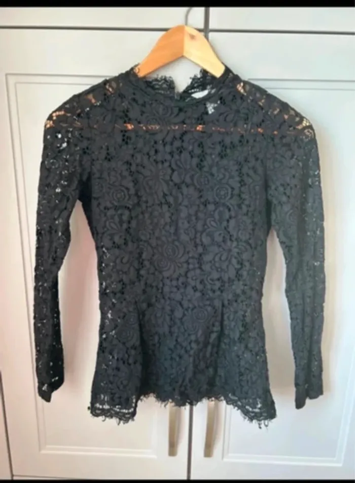 Haut blouse chic noir dentelle - photo numéro 2