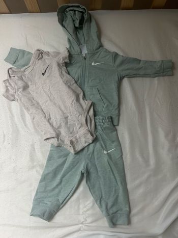 Ensemble Nike 3 pièces 3-6 mois