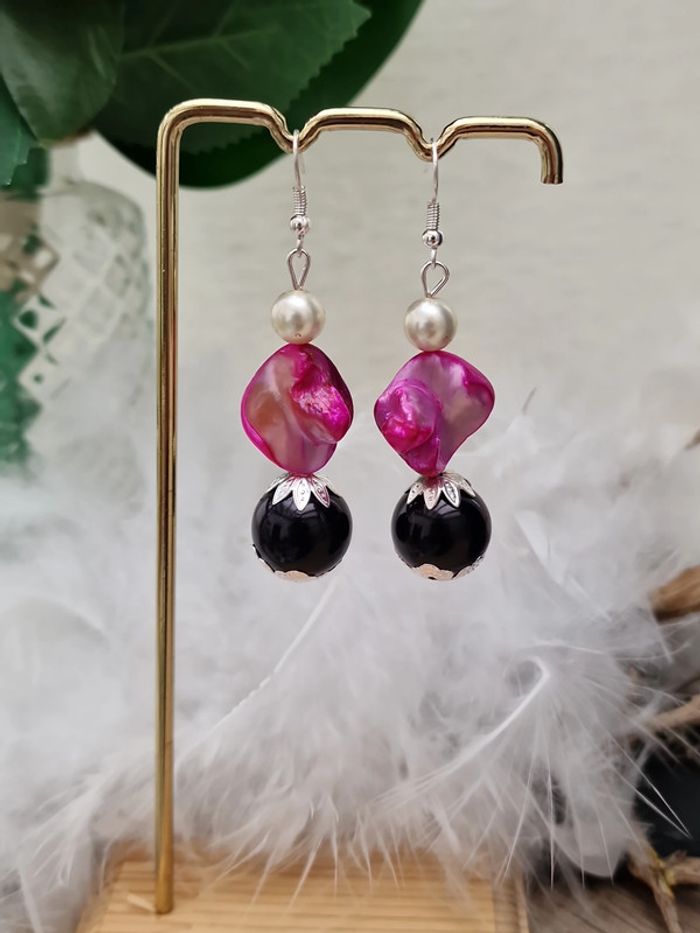 Boucles D'oreilles Perles Noir Et Blanc Perles Coquillage Fuchsia - photo numéro 4