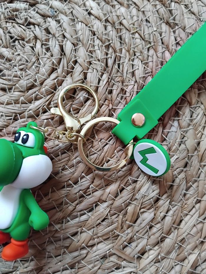 Porte clé Yoshi neuf - photo numéro 2