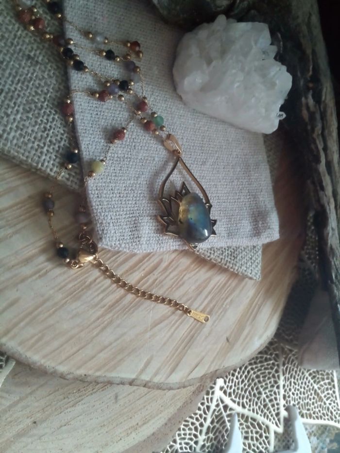 Collier fleur de lotus et multiples pierres semi précieuses - photo numéro 4