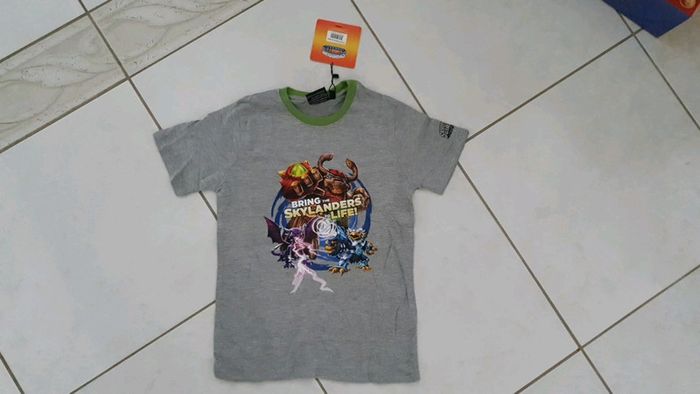 T-shirt MC Skylanders 6/8 ans Neuf V9