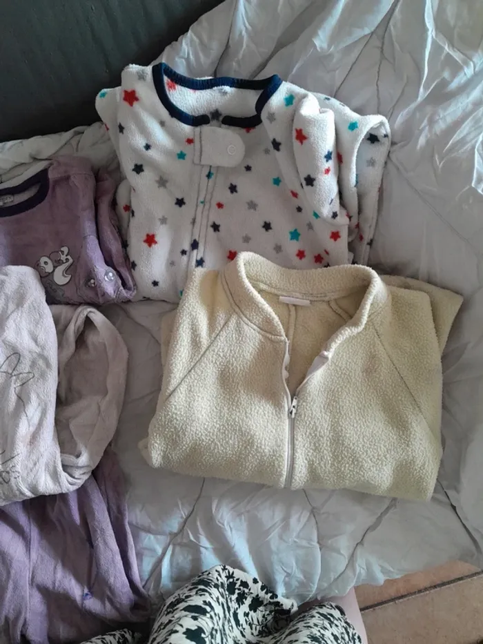 Lot pyjama 2 ans - photo numéro 2