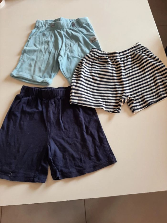 Lot 3 shirt 24mois