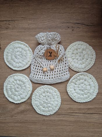 Disques démaquillants Lavables et leur poncho de rangement 