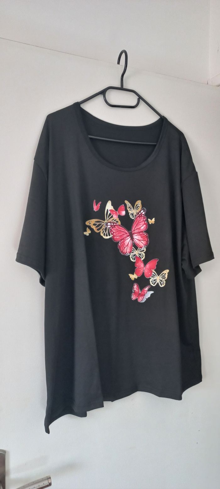 Tes shirt noir motifs papillons