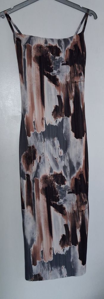 Robe longue froissée moulante grise, marron et blanche