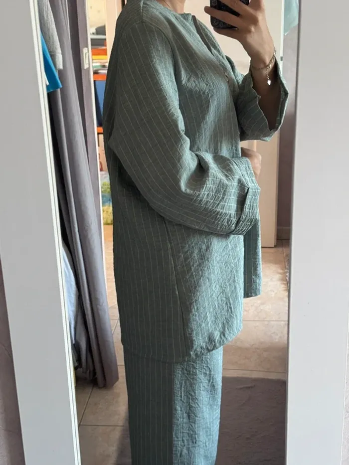 Ensemble confortable gris à rayures blanches - photo numéro 2