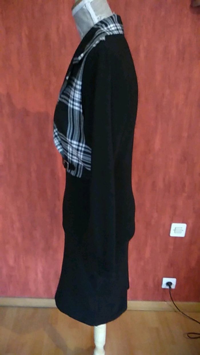 Robe moulante 2 en 1 avec effet blazer - photo numéro 2