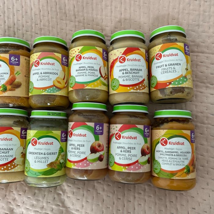 9  pots de compotes et 5 pots de nourriture bébé 6m+ - photo numéro 3