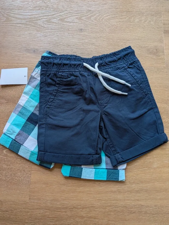 Lot 2 shorts 4 ans neuf - photo numéro 5