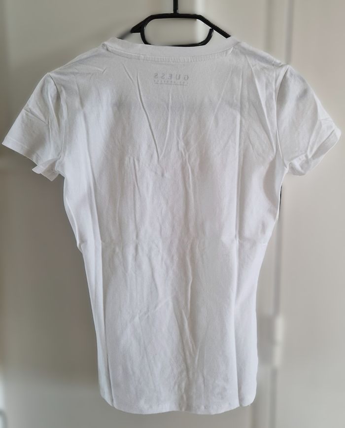 T-shirt Guess blanc logo triangle – Taille XS - photo numéro 2