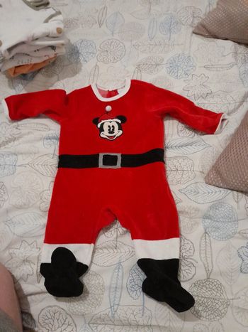 pyjama velours Mickey Noël 3mois orchestra très bon etat