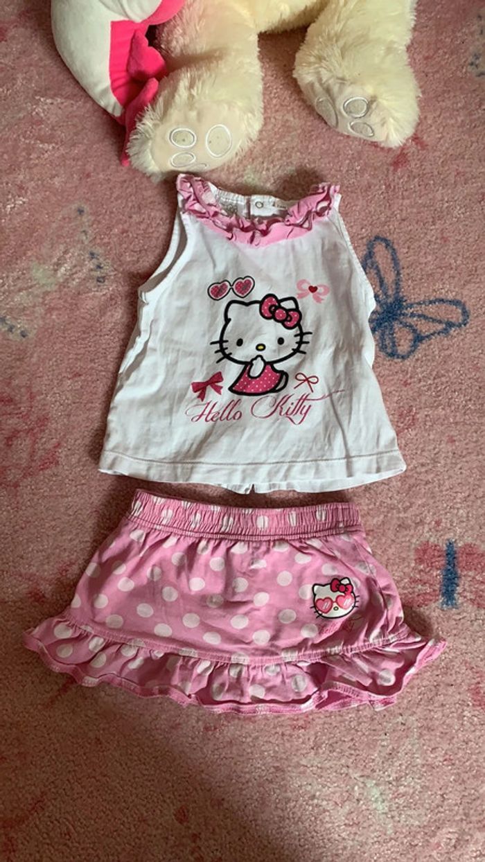 Ensemble jupe et tee shirt manches courtes Hello Kitty taille 12 mois