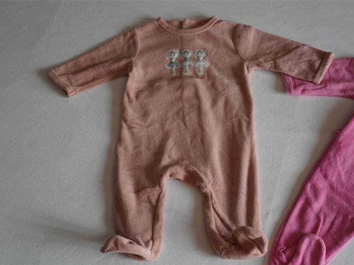 Lot n°4 de 3 Pyjamas velours fantaisies Kiabi en 3 mois - photo numéro 3