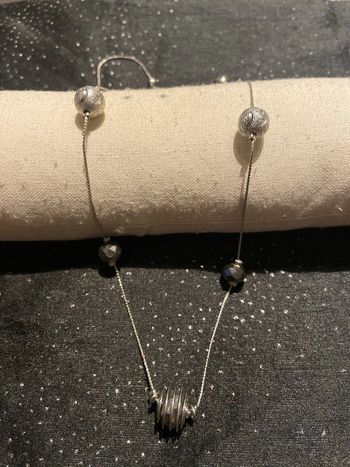 Collier sautoir perles noires argentées