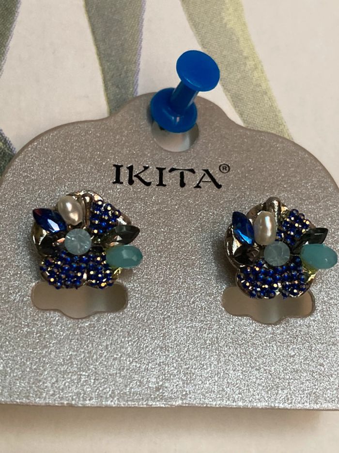 Boucles oreilles fleurs bleues