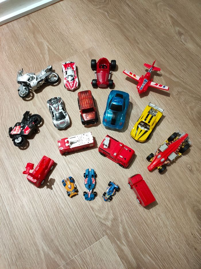 Lot voiture et autres véhicules