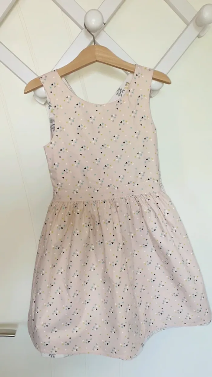 Jolie robe réversible Kiabi taille 6 ans - photo numéro 3
