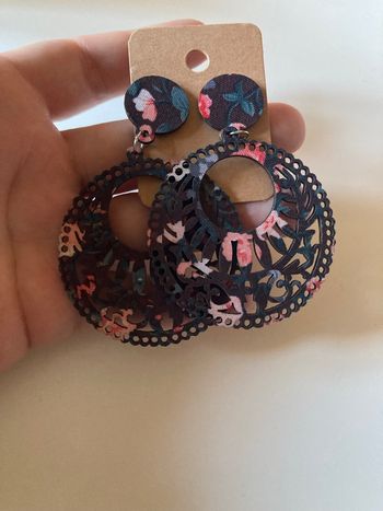 Boucles d’oreilles en bambou NEUVES avec étiquette de forme ronde couleur noir