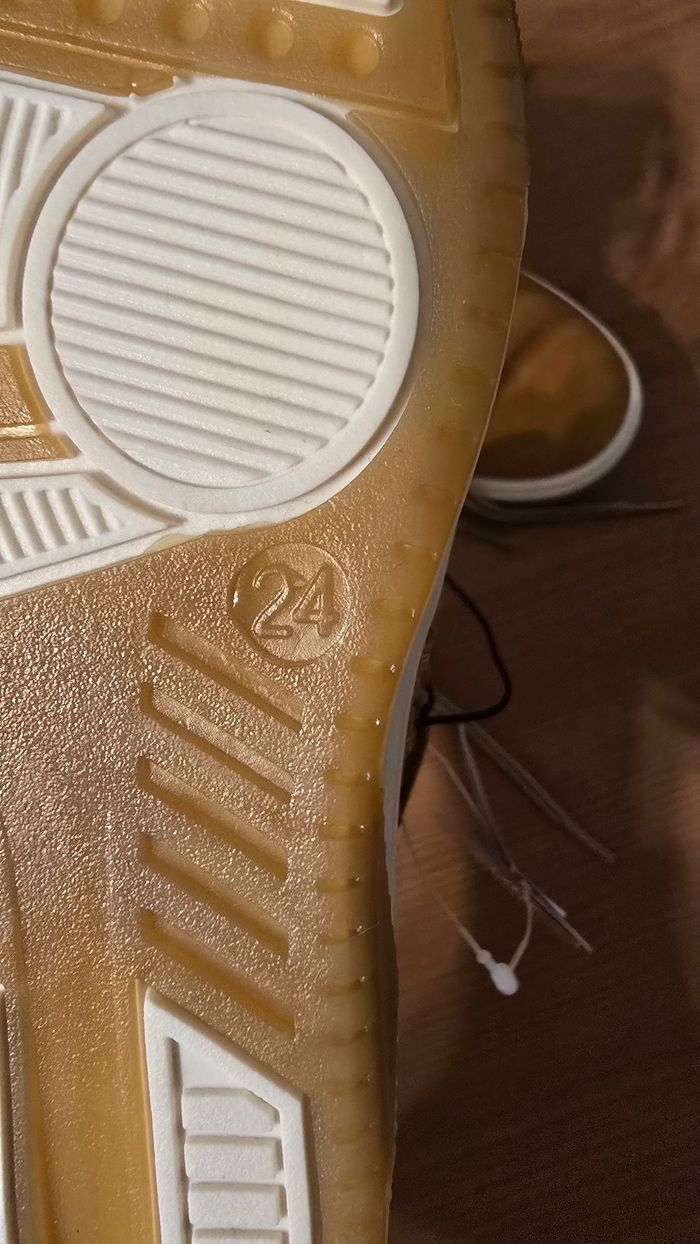 NEUVES  (non portées) 🏷😍🤩superbes bottines fourrées garçon pointure 24🤎🤎💙💙 - photo numéro 4