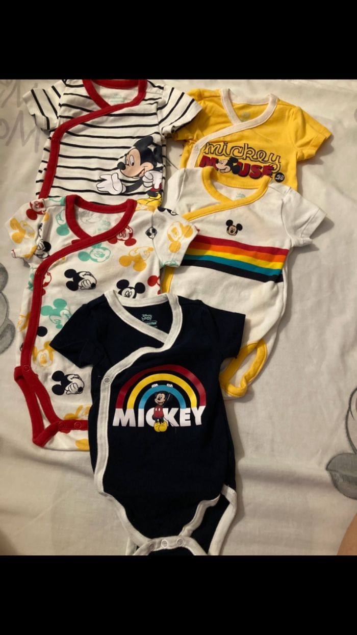 Lot 5 bodies manche courte Disney Mickey