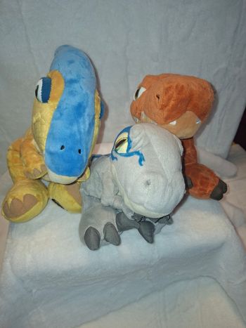 Lot 3 peluches dinosaures Jurassic world