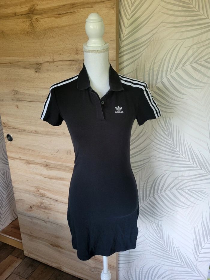 Jolie robe polo  Adidas taille XXS fille  soit 12 ans - photo numéro 2