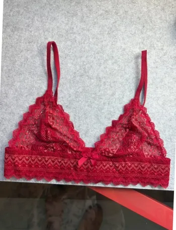 Soutien gorge triangle dentelle rouge Etam 85C