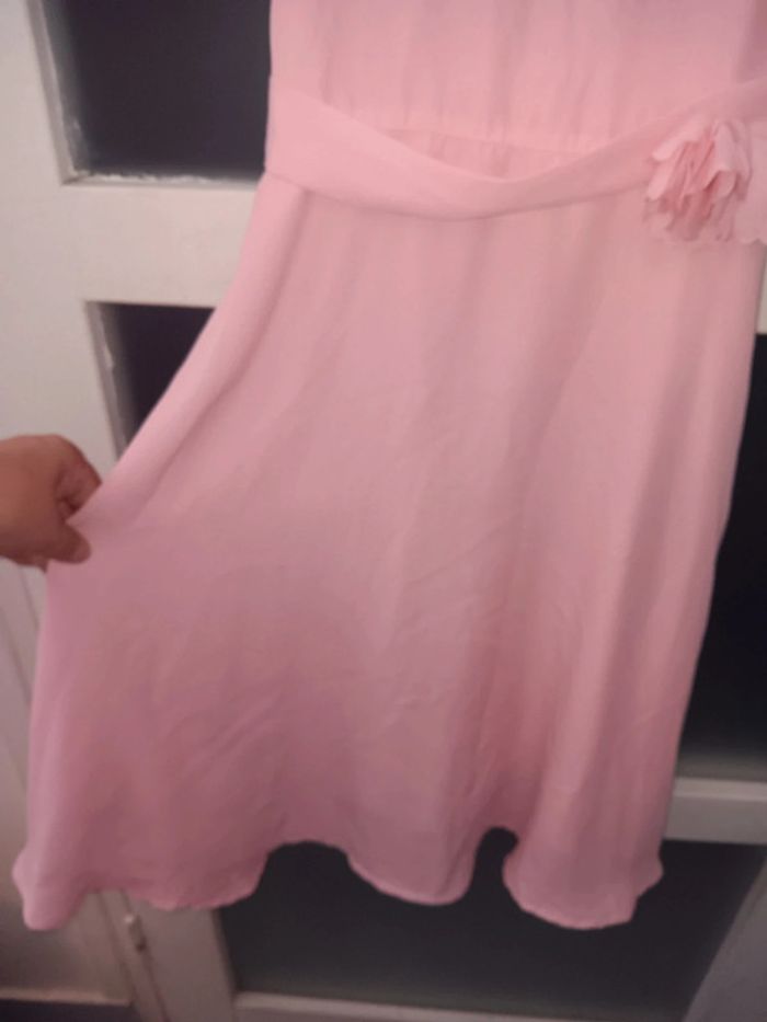 Robe rose pastel 11 ans élégante avec fleur à la taille - photo numéro 2